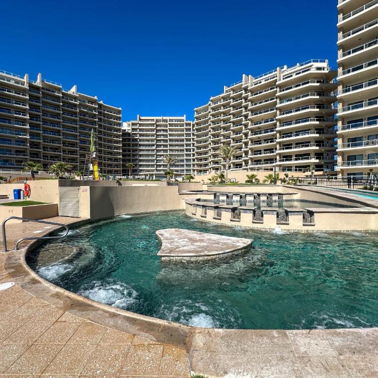 Luxury 4 Bed Condo with Huge Deck - Apartment - 86