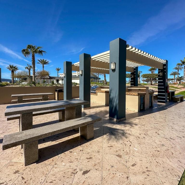 Luxury 4 Bed Condo with Huge Deck - Apartment - 94