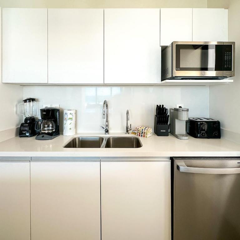 Modern 2BR Gem oIconic Sandy Beach - Apartamento - 19