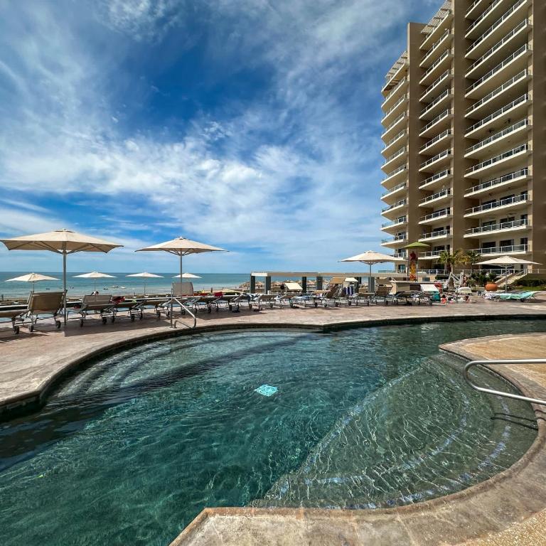 Modern 2BR Gem oIconic Sandy Beach - Apartamento - 68