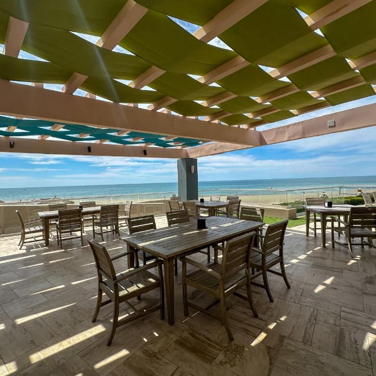 Modern 2BR Gem oIconic Sandy Beach - Apartamento - 79
