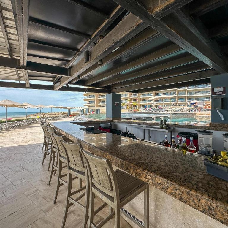 Modern 2BR Gem oIconic Sandy Beach - Apartamento - 82