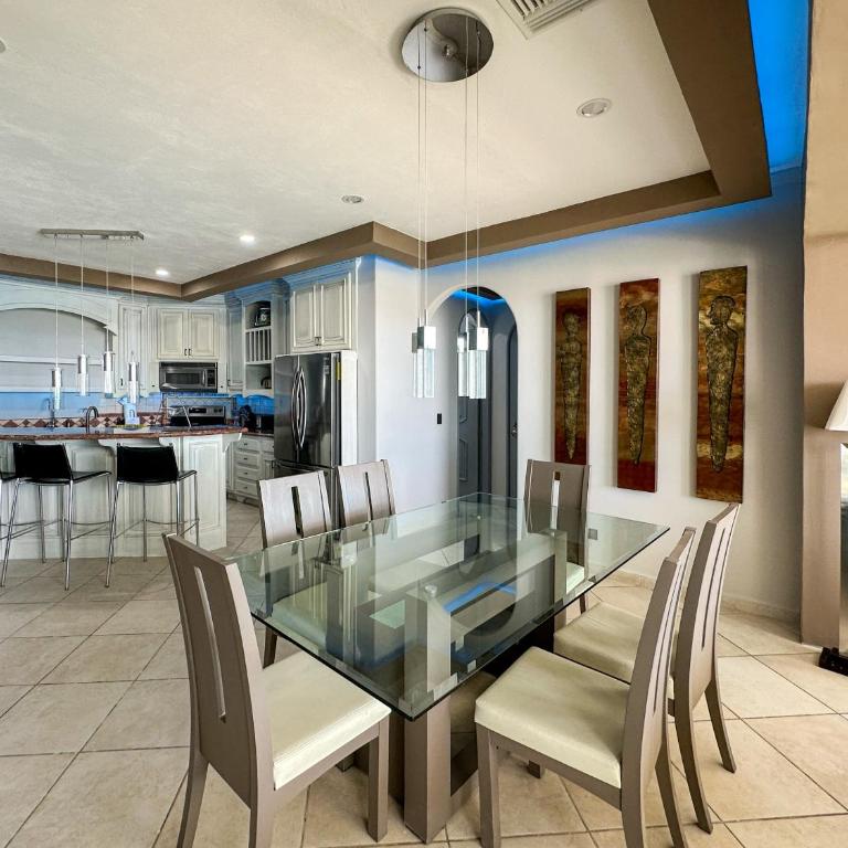 2BR Beachfront Condo on Sandy Beach #703 - Apartment - 8