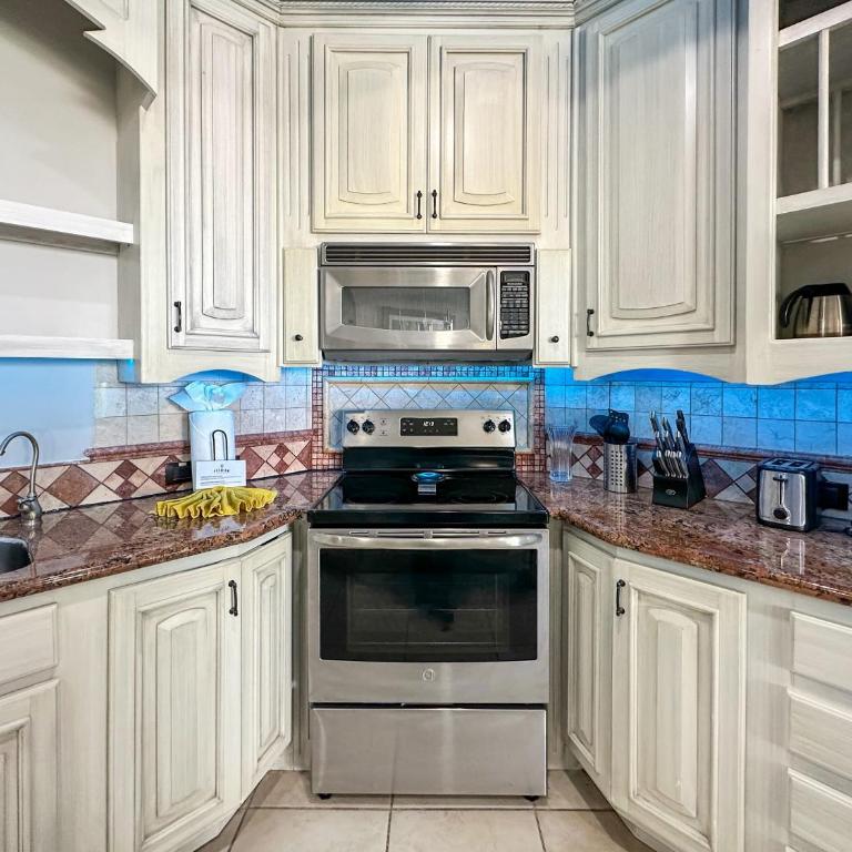 2BR Beachfront Condo on Sandy Beach #703 - Apartment - 15