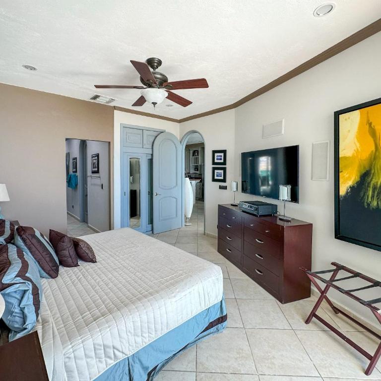 2BR Beachfront Condo on Sandy Beach #703 - Apartment - 13