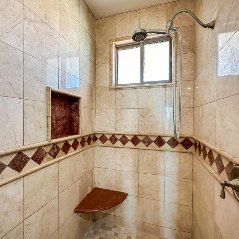 2BR Beachfront Condo on Sandy Beach #703 - Apartment - 4