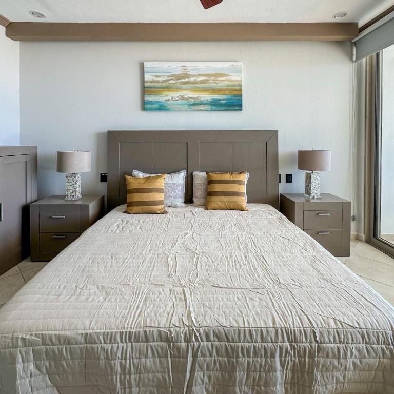 2BR Beachfront Condo on Sandy Beach #703 - Apartment - 20