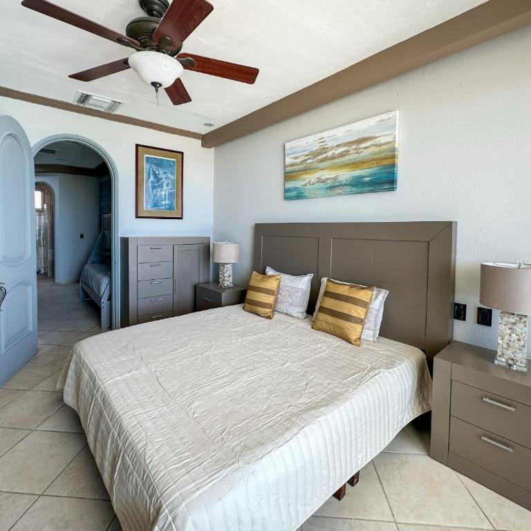 2BR Beachfront Condo on Sandy Beach #703 - Apartment - 25