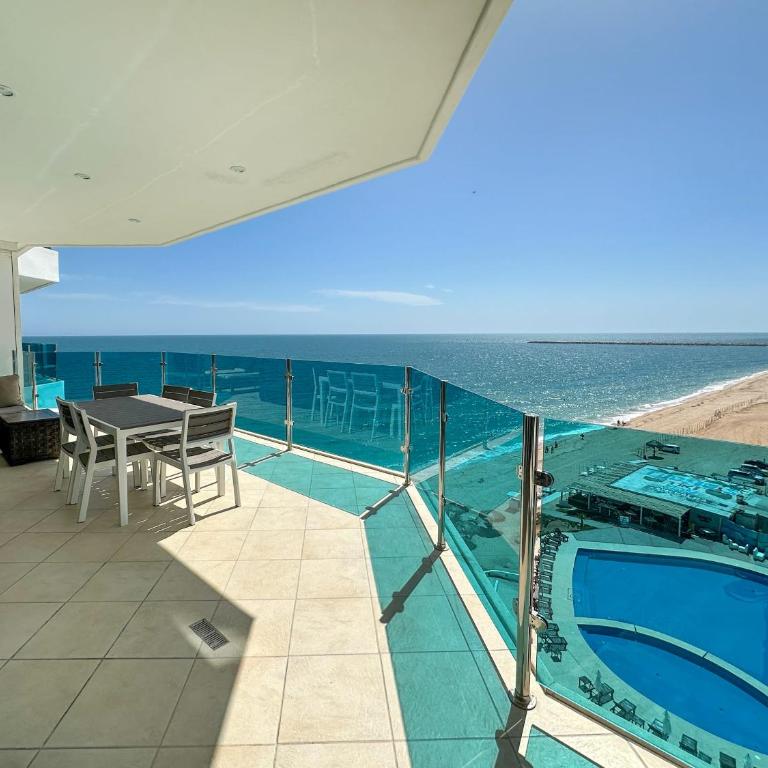 2BR Beachfront Condo on Sandy Beach #703 - Apartment - 35