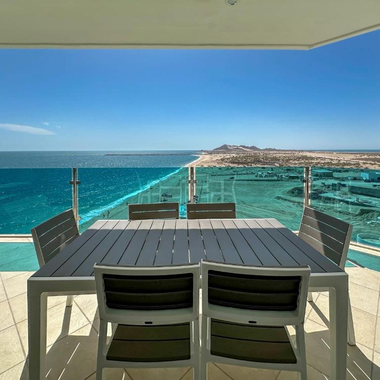 2BR Beachfront Condo on Sandy Beach #703 - Apartment - 34