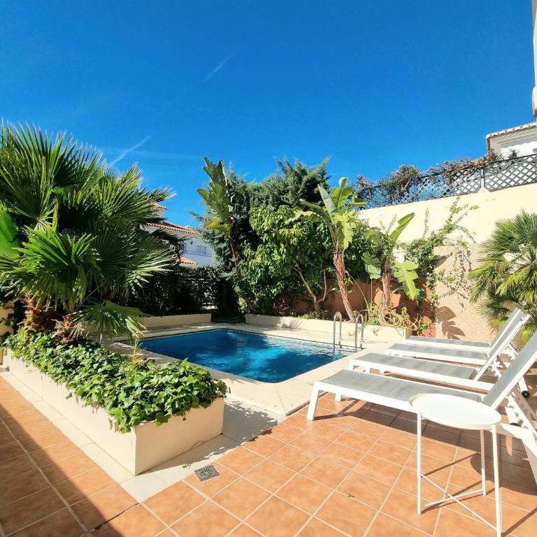 Stunning Home with Outdoor Swimmingpool, 4 Bedrooms and Wifi - Four-Bedroom House - 6