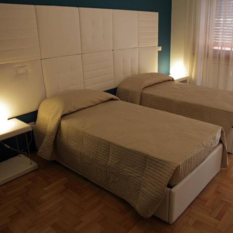 Maison Talenti B&B Roma - Camera Matrimoniale/Doppia con Letti Singoli con Letto Supplementare - 2