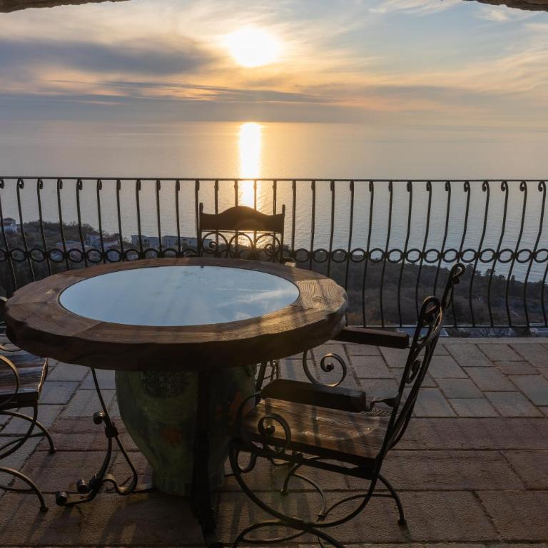 Castello degli Aranci Eco Resort - Superior Suite with Sea View - 6