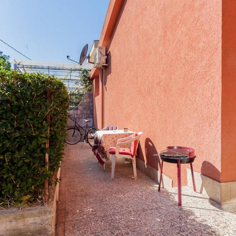 Family House Pavicevic - Three-Bedroom Apartment - 17
