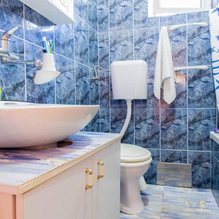 Family House Pavicevic - Three-Bedroom Apartment - 45
