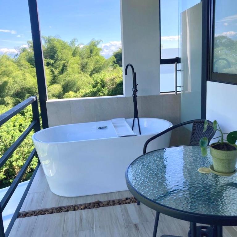 Finca Hotel Casa Nostra, villa Mariana - Suite con cama grande y balcón - 2