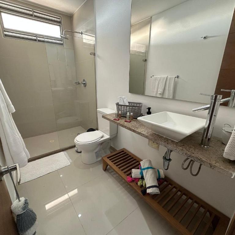 Amplios Aptos de Lujo Frente a la Playa a 5 Minutos del Centro y del Aeropuerto, en Edificio con Piscina, Jacuzzi, Sauna, Gimnasio, Turco y Seguridad las 24 hs. - Apartamento de 2 dormitorios con terraza y vistas al mar - 14