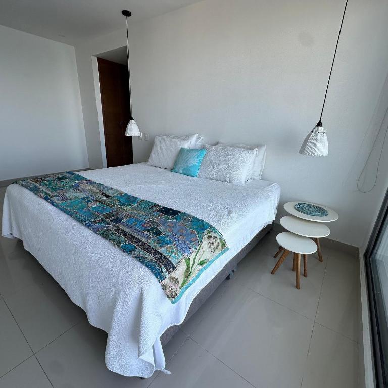 Amplios Aptos de Lujo Frente a la Playa a 5 Minutos del Centro y del Aeropuerto, en Edificio con Piscina, Jacuzzi, Sauna, Gimnasio, Turco y Seguridad las 24 hs. - Apartamento de 2 dormitorios con terraza y vistas al mar - 16