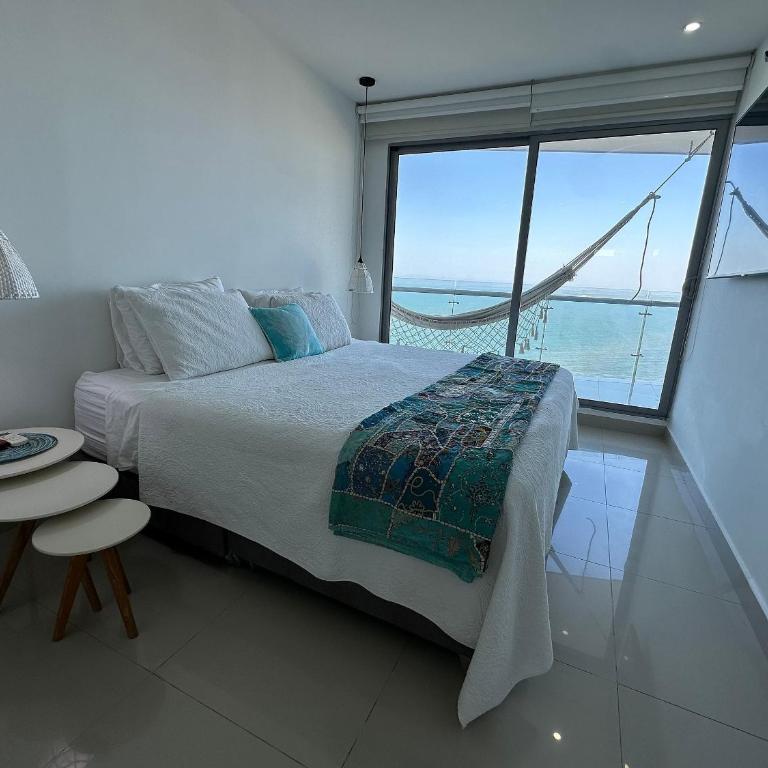 Amplios Aptos de Lujo Frente a la Playa a 5 Minutos del Centro y del Aeropuerto, en Edificio con Piscina, Jacuzzi, Sauna, Gimnasio, Turco y Seguridad las 24 hs. - Apartamento de 2 dormitorios con terraza y vistas al mar - 20