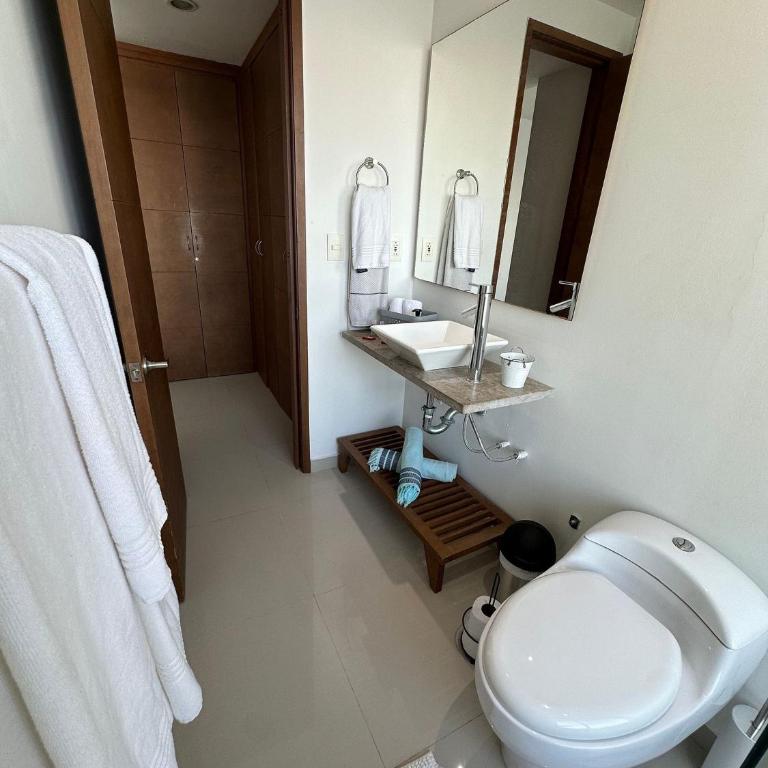 Amplios Aptos de Lujo Frente a la Playa a 5 Minutos del Centro y del Aeropuerto, en Edificio con Piscina, Jacuzzi, Sauna, Gimnasio, Turco y Seguridad las 24 hs. - Apartamento de 2 dormitorios con terraza y vistas al mar - 23