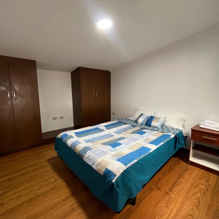 Enorme casa 8 camas excelente ubicación - Casa de 5 dormitorios - 81