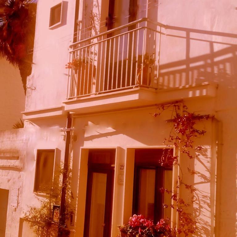 Miratrulli Apartment & Trullo dell'Aia - Appartamento su 2 Livelli con 2 Camere da Letto - 1
