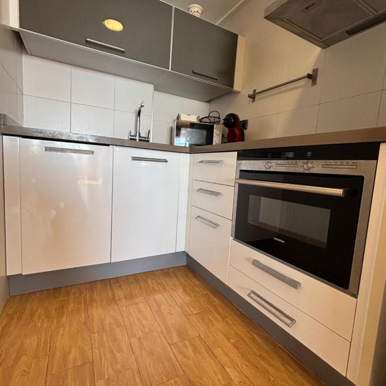 Apartamento primera línea playa Torrevieja El Palmeral - Two-Bedroom Apartment with Sea View - 13