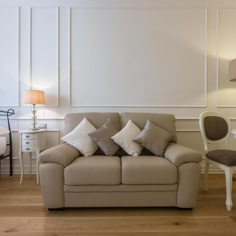 SIGNORIA VIEW- Scenic Overlooking Loft - One-Bedroom Loft Apartment with One Queen Bed - 4