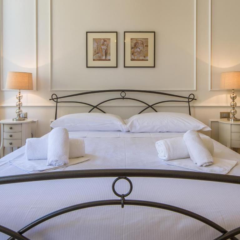 SIGNORIA VIEW- Scenic Overlooking Loft - One-Bedroom Loft Apartment with One Queen Bed - 8