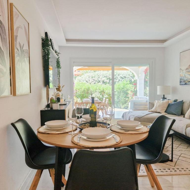 Modern Two bedroom apartment in Pueblo Cortes del Golf Benahavis - Apartamento de 2 dormitorios con vistas al jardín - 9