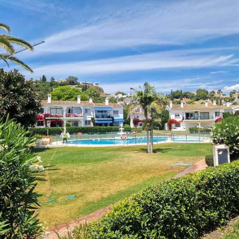 Modern Two bedroom apartment in Pueblo Cortes del Golf Benahavis - Apartamento de 2 dormitorios con vistas al jardín - 24