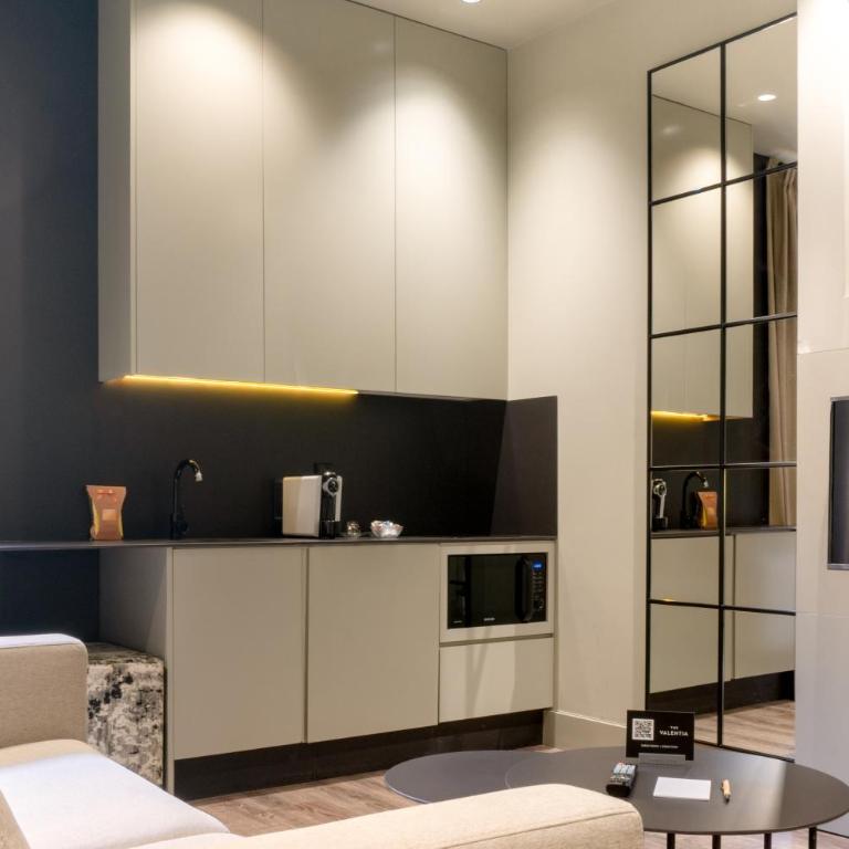 The Valentia Cabillers - Premium Suite - 8
