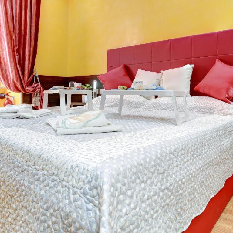 Termini Suites - Camera Tripla con Bagno Privato - 2