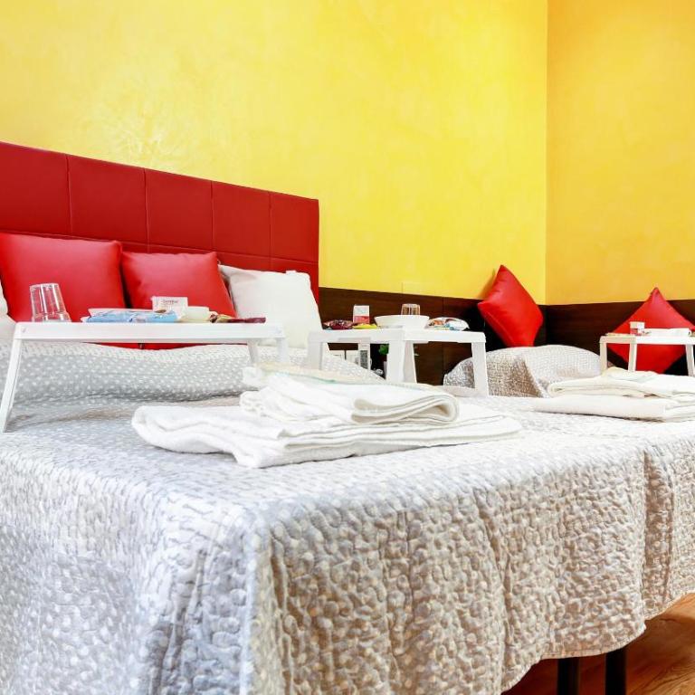 Termini Suites - Camera Matrimoniale/Doppia con Letti Singoli con Bagno Privato Esterno - 2