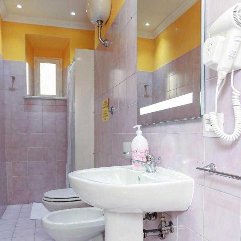 Termini Suites - Camera Matrimoniale/Doppia con Letti Singoli con Bagno Privato Esterno - 4