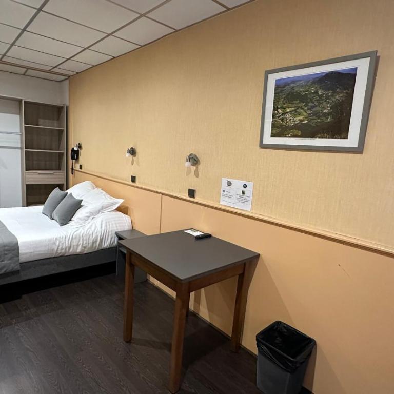 Logis Hôtel du Fer à Cheval - Chambre Double Économique - 3