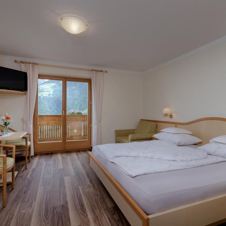 Hotel Garni Alpes - Camera Matrimoniale Deluxe con Balcone - 1