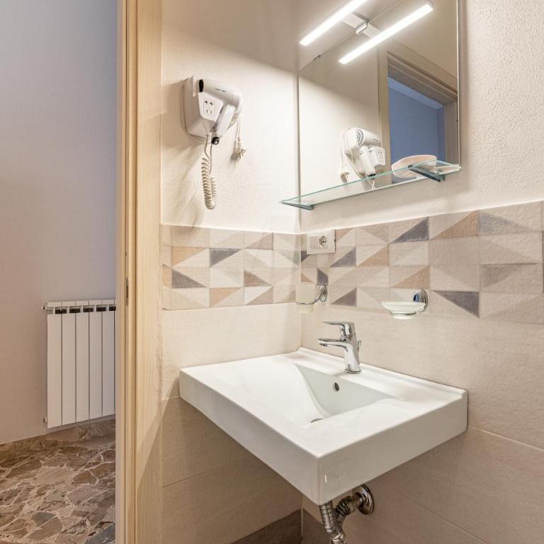 LA VECCHIA PALERMO - Double Room with Balcony - 18