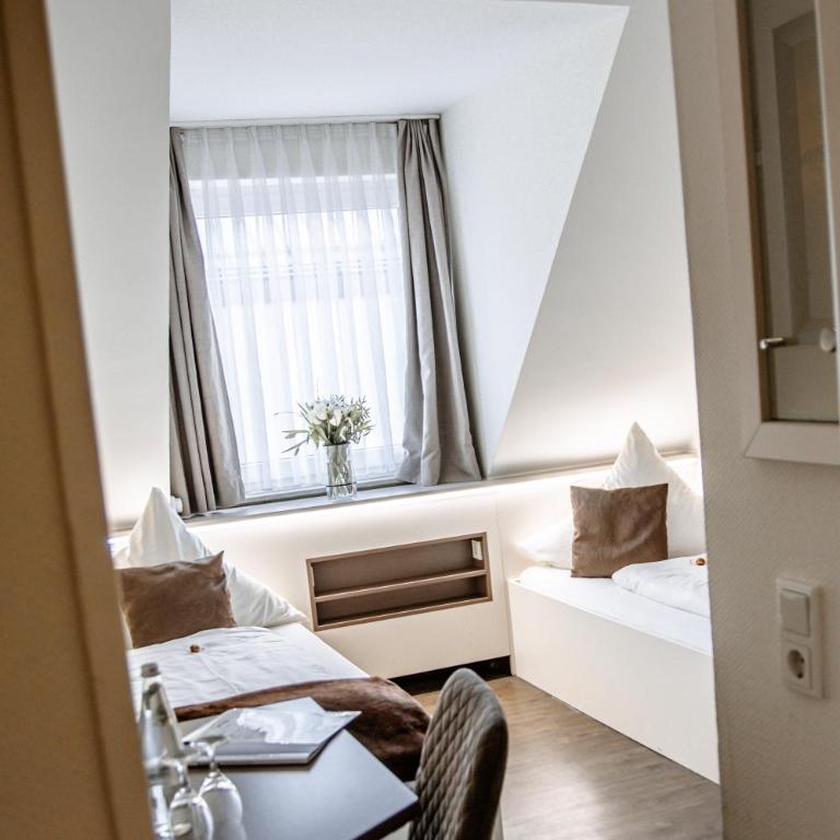 Hotel Central eGbR - Zweibettzimmer - 4