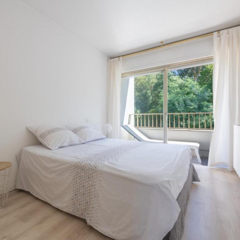 2-Bedroom Apartment with Sea View, Pool & Tennis Cannes - Apartment - 9