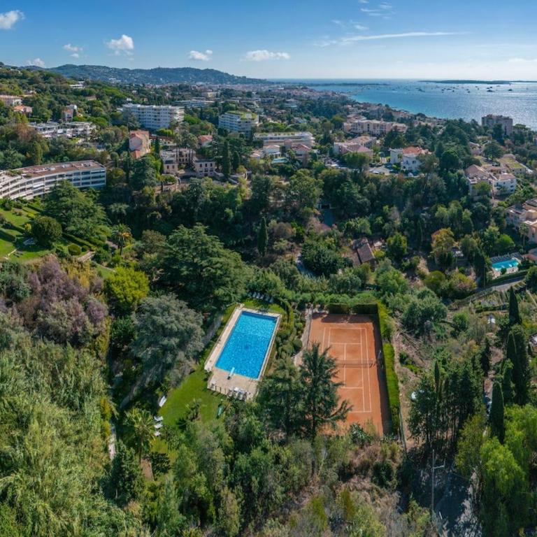 2-Bedroom Apartment with Sea View, Pool & Tennis Cannes - Apartment - 25