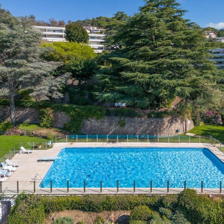 2-Bedroom Apartment with Sea View, Pool & Tennis Cannes - Apartment - 4