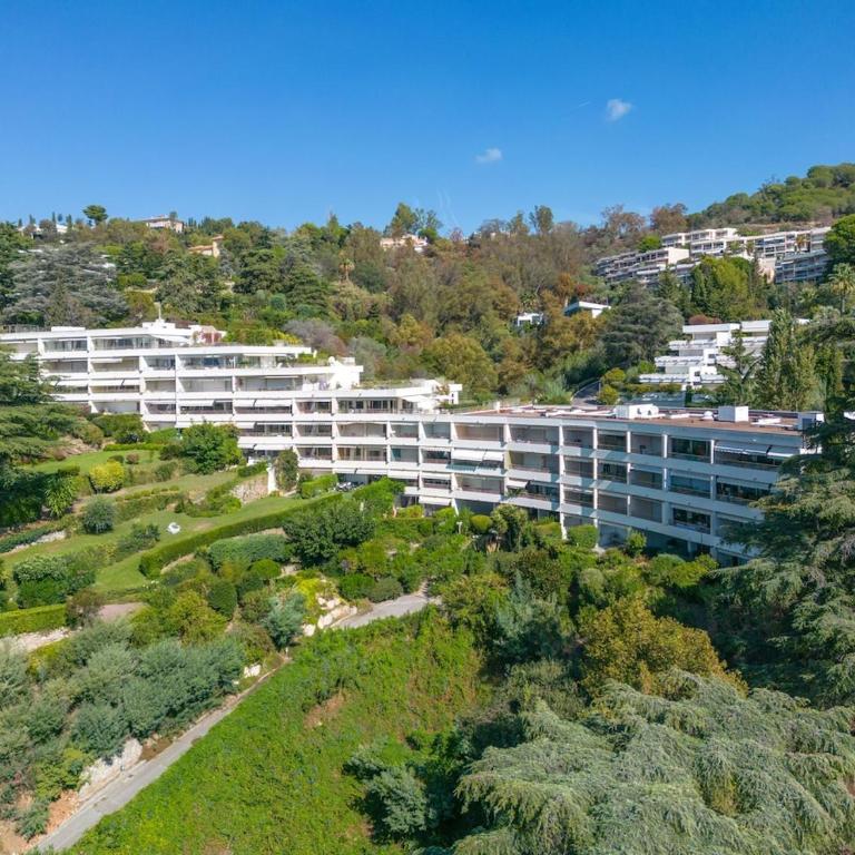2-Bedroom Apartment with Sea View, Pool & Tennis Cannes - Apartment - 29