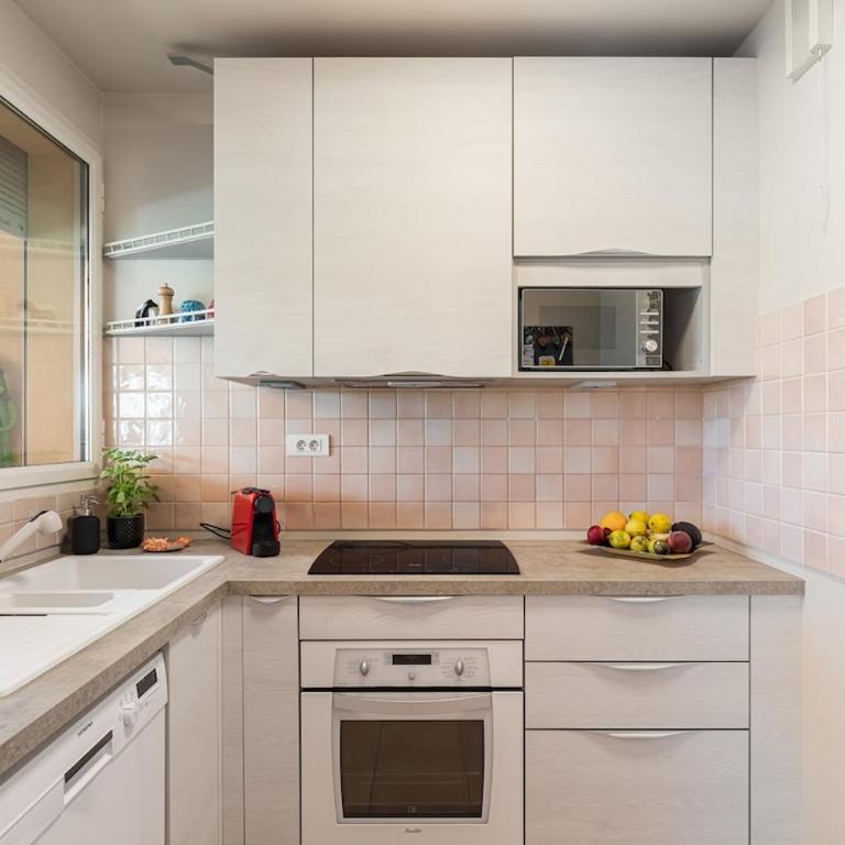 Sea View Apartment with Large Terrace & 2 Bathrooms Mandelieu - Apartment - 15