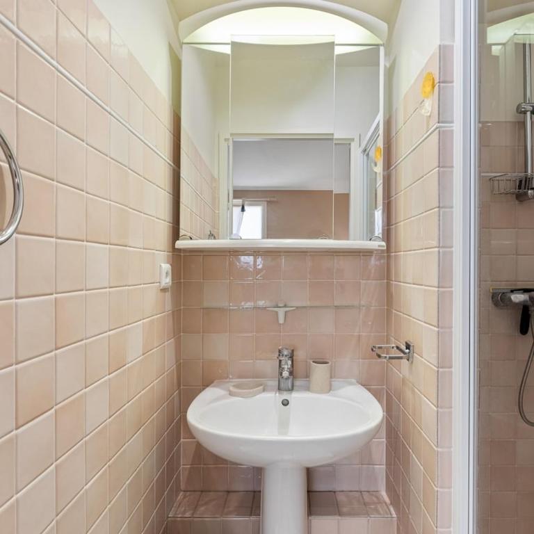 Sea View Apartment with Large Terrace & 2 Bathrooms Mandelieu - Apartment - 20