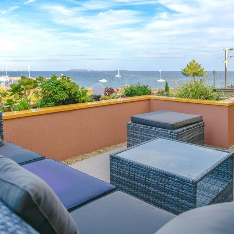 Sea View Apartment with Large Terrace & 2 Bathrooms Mandelieu - Apartment - 9