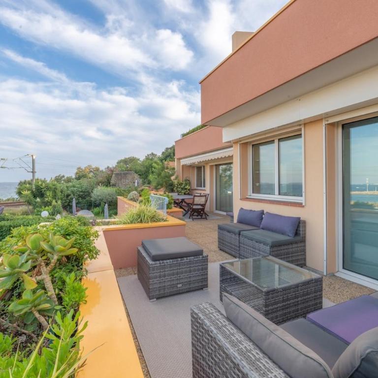 Sea View Apartment with Large Terrace & 2 Bathrooms Mandelieu - Apartment - 3
