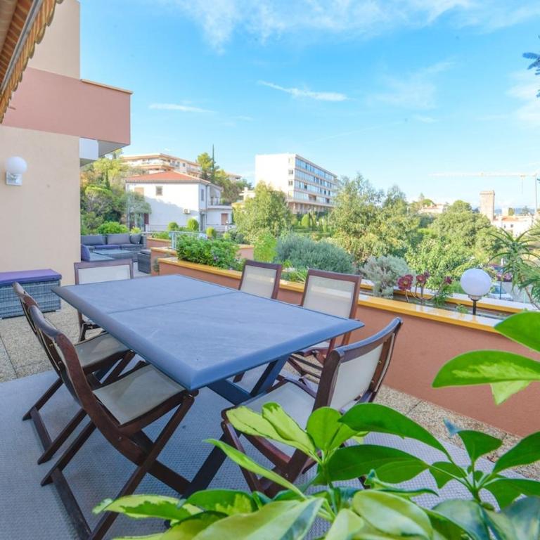 Sea View Apartment with Large Terrace & 2 Bathrooms Mandelieu - Apartment - 8