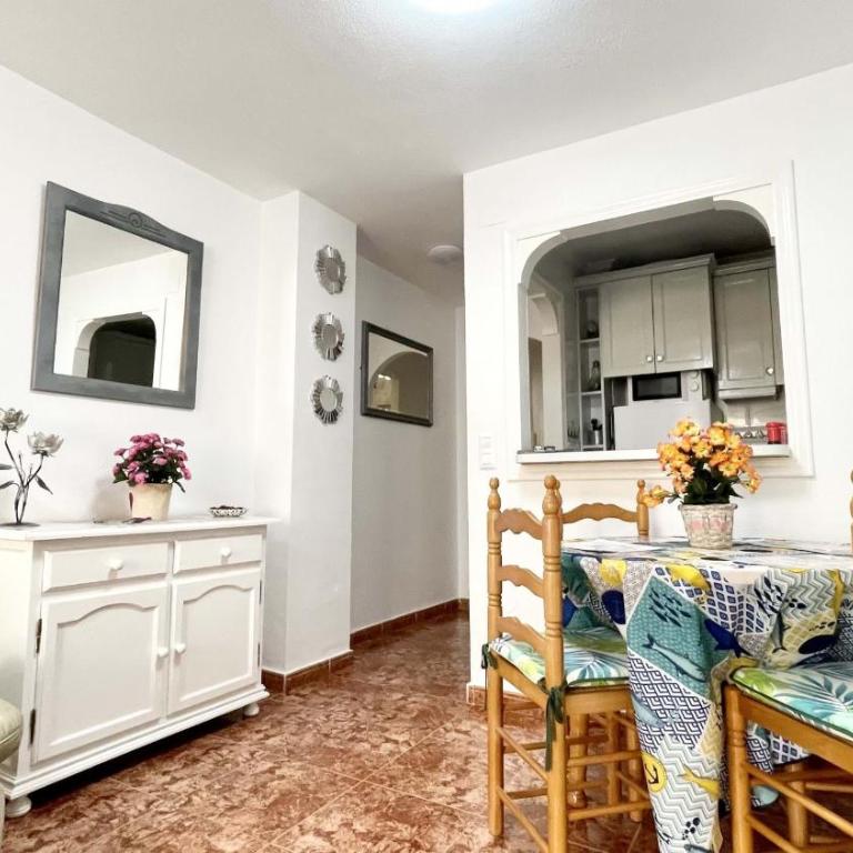 Los Gases ID7 - Two-Bedroom Apartment with Balcony - 2