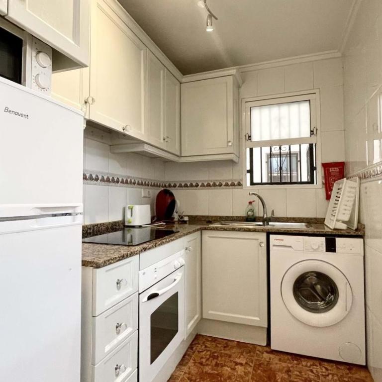 Los Gases ID7 - Two-Bedroom Apartment with Balcony - 4